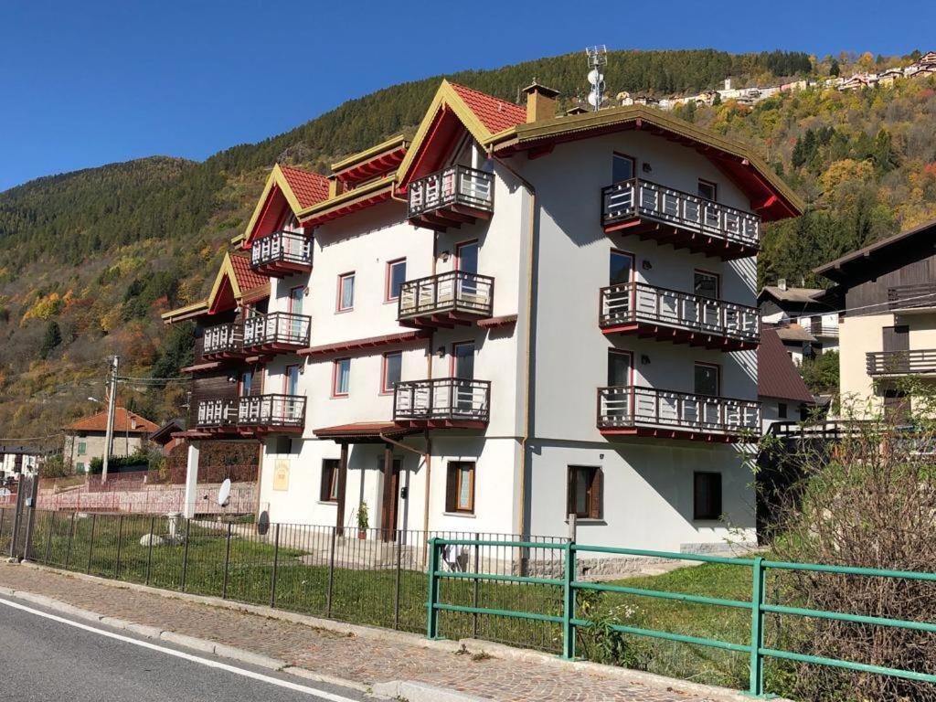 Alpin Star Apartman Temù Kültér fotó